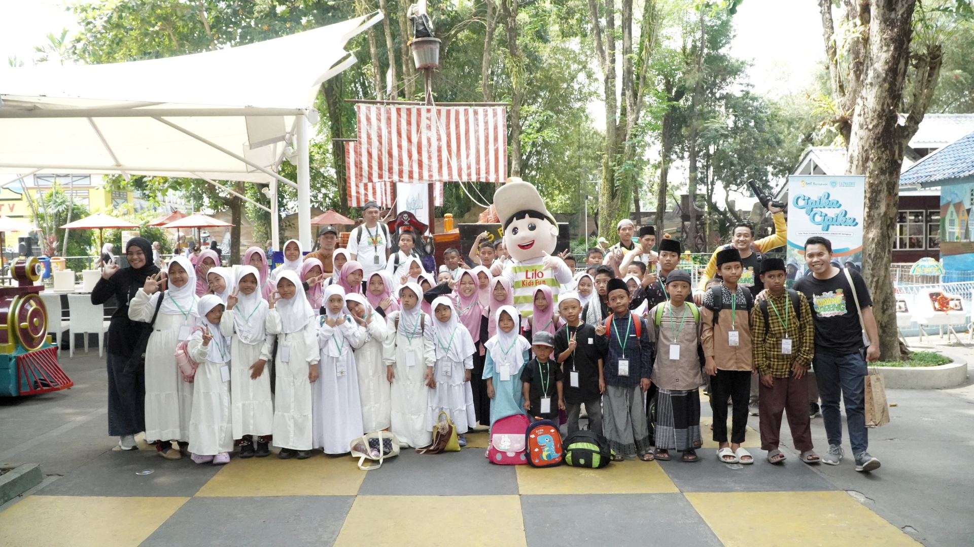 50 Tawa Ceria Anak Yatim di Kids Fun Menikmati 27 Wahana Seru!